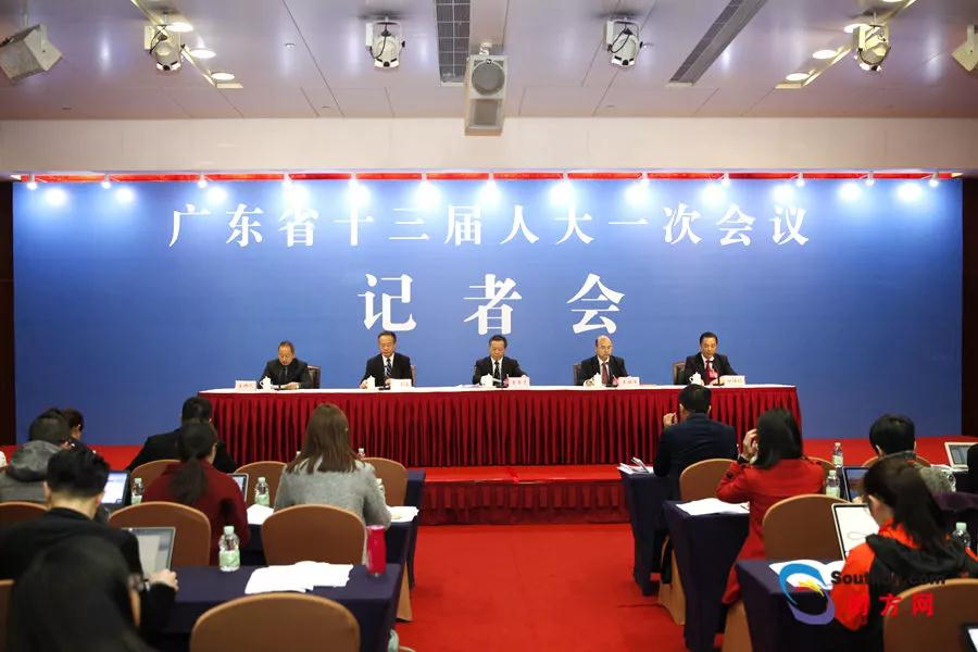 广东省环保厅厅长鲁修禄出席人大记者会并答