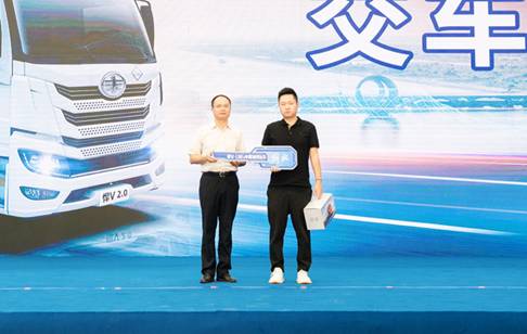 悍V-LNG中置轴轿运车上市，天然气重卡引领高效运输新选择(图6)