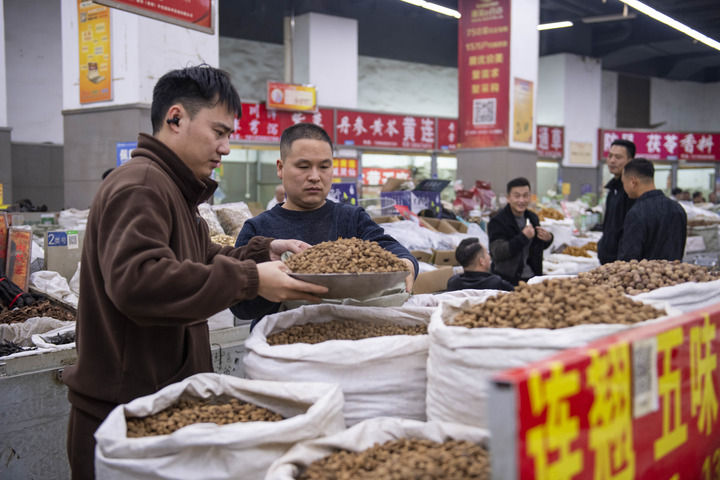 新型消费与有效投资驱动内需增长，民生改善提升幸福指数(图9)