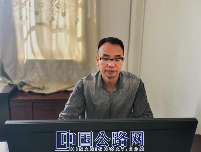 公路养护人的笔耕人生：用文字记录平凡与坚守(图1)