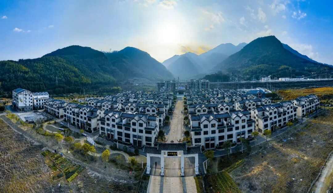 因地制宜发展新质生产力，统筹推动城乡区域协调发展(图1)